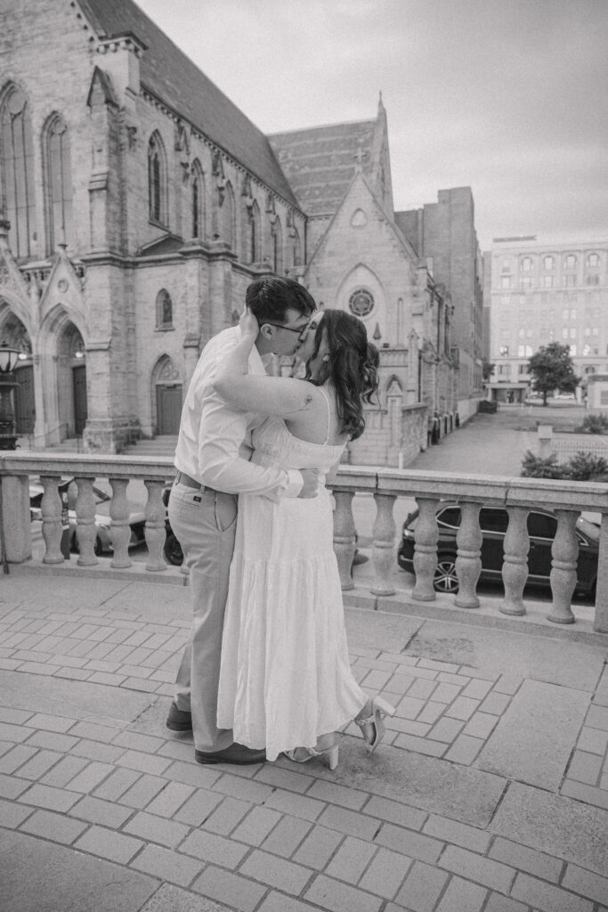 Couple kissing in St louis 