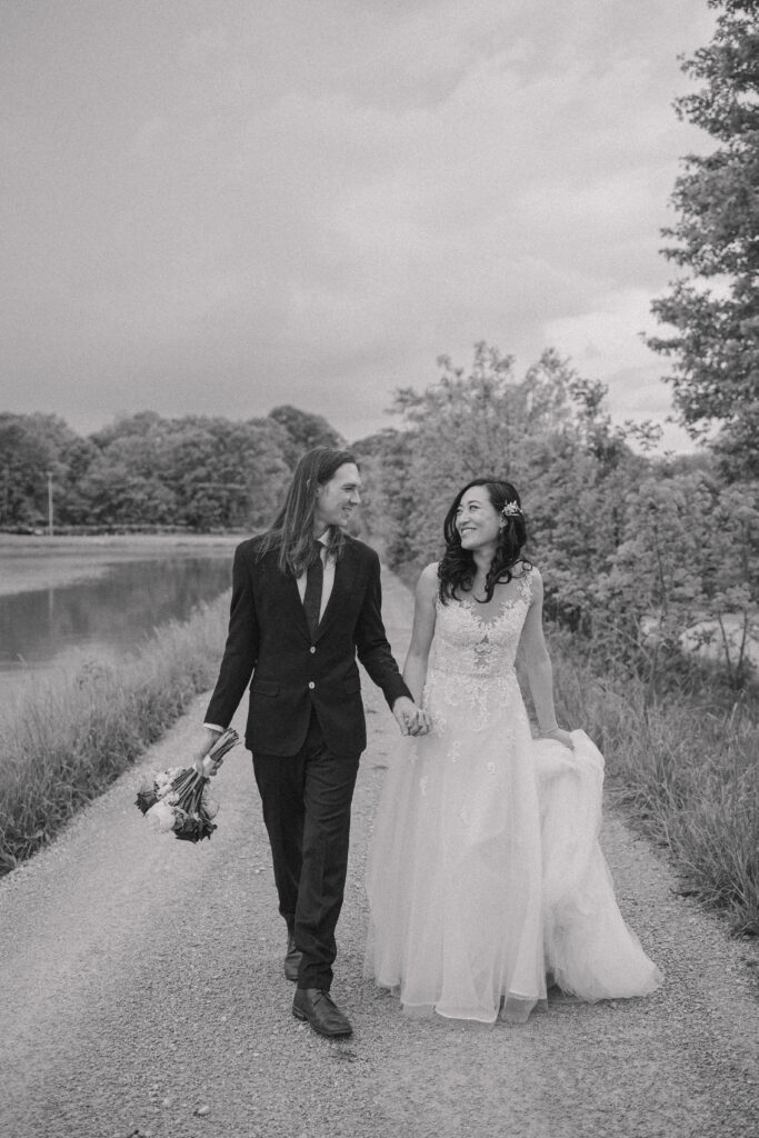 couple holding hands at a missouri winery events